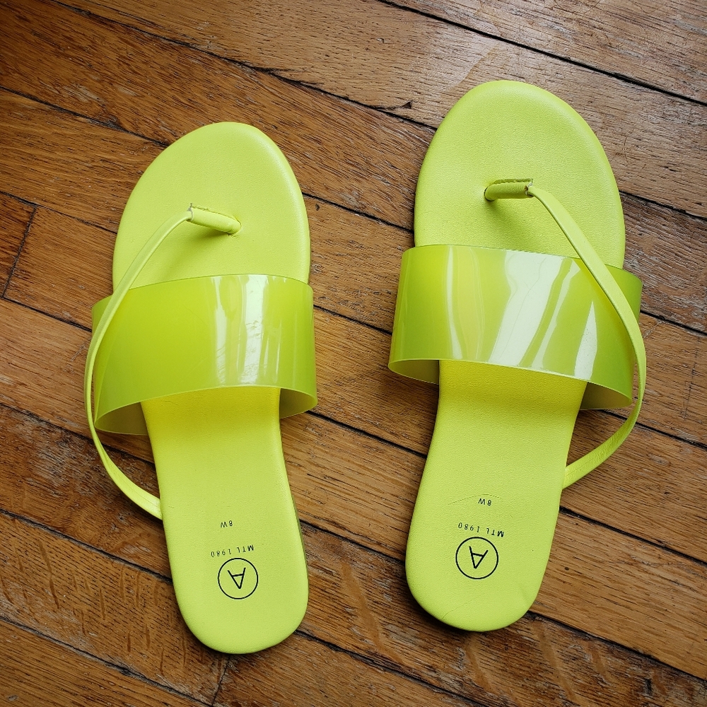 Additionelle Lime Green Sandals